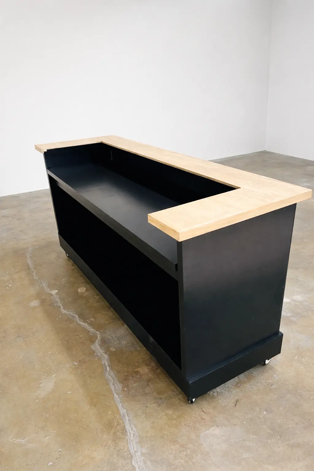 The Grand Pour U-Shaped Bar