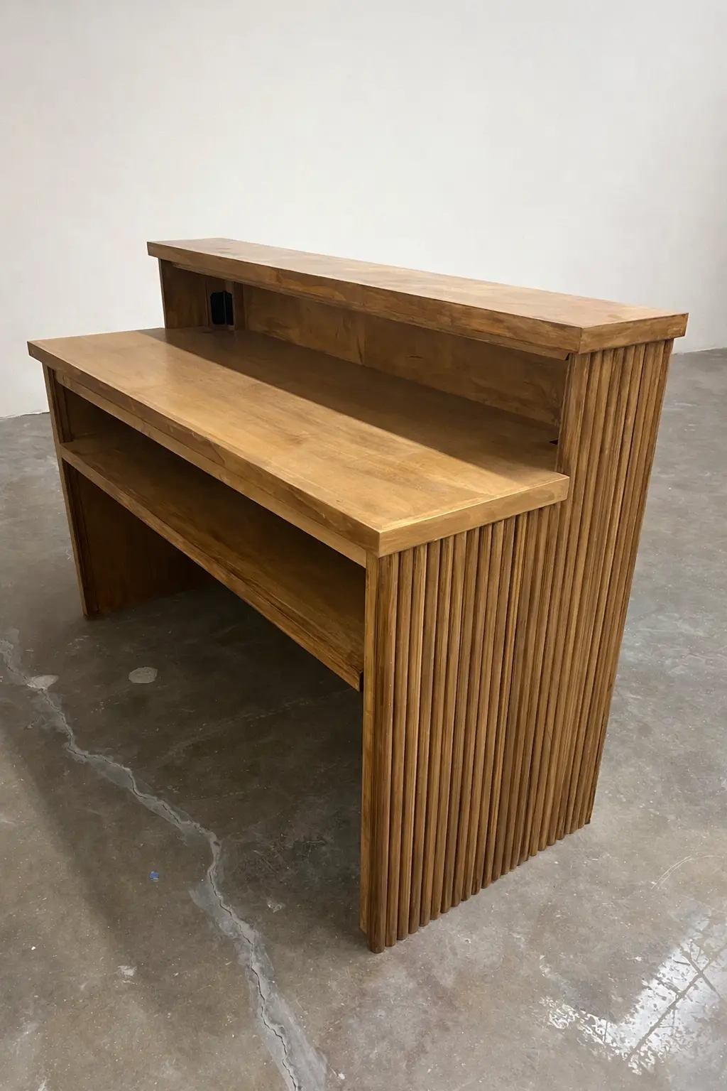 The Valencia Fluted Serving Bar